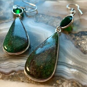 2346 Chic Forest Green Stone Teardrop Earrings